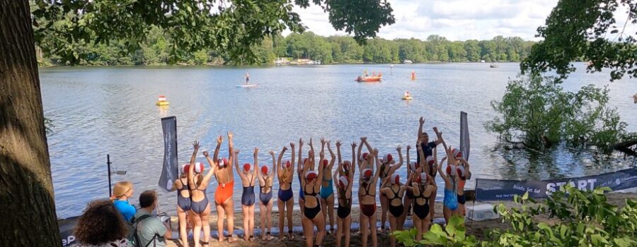 Foto Schwimmen um Scharfenberg Start Mädchengruppe